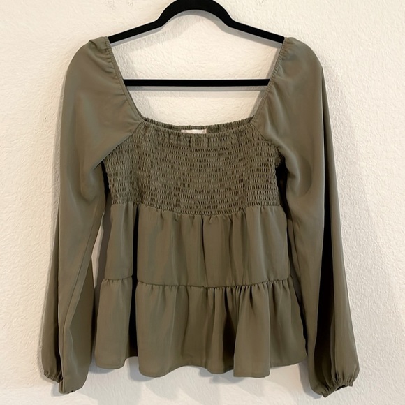 Altar’d State Women’s Peplum Top Medium Olive Green Smock Tiered Bohemian - Picture 1 of 13